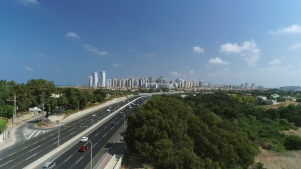 Luchtfoto Van Weg Die Leidt Naar Een Moderne Woonwijk — Stockvideo