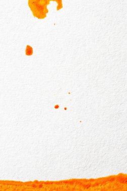 turuncu fıskiyeler, soyut tablolar, ahşap kesimler.