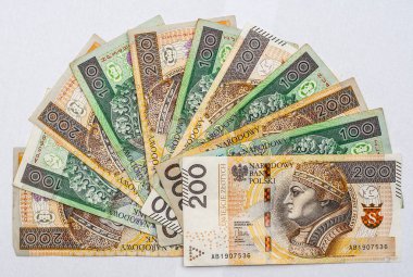 Fan iki ve yüz zloti lehçe banknotlar dönüşümlü düzenlenmiş yapılmış