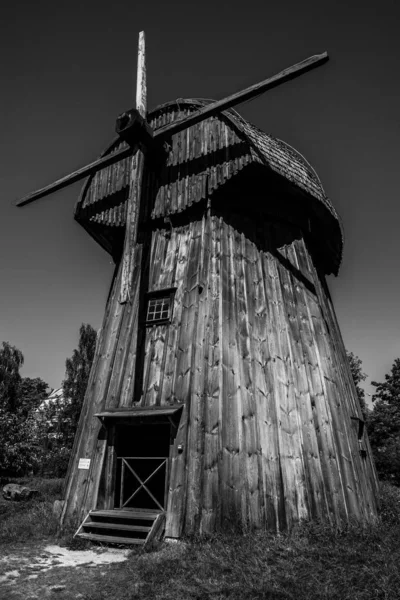 Drewniany wiatrak — Zdjęcie stockowe