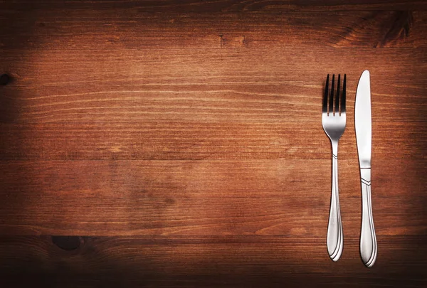 çatal ve bıçak masaya.