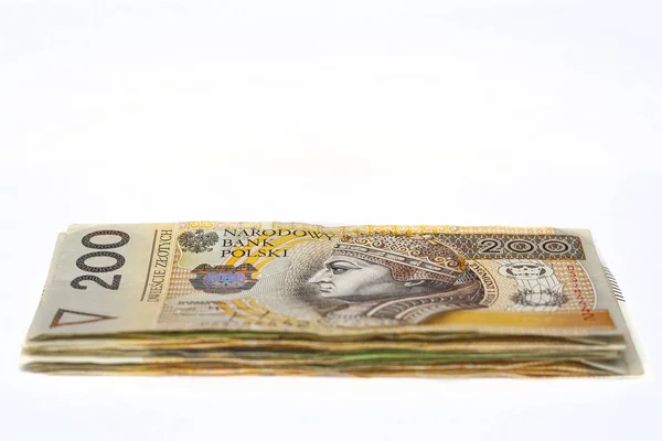 Beyaz arka planlı lehçe banknot yığını