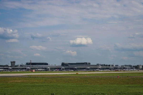 Luchthaven Warschau Chopin Gezien Vanaf Landingsbaan Van Het Vliegveld — Stockfoto