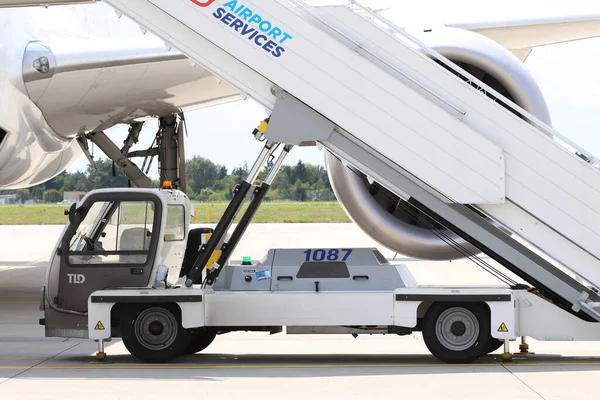 Boeing 787-8 Dreamliner yolcu merdiven aracı