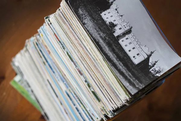 Pilha Algumas Centenas Coleção Cartões Postais Antigos Mesa Cartão Postal — Fotografia de Stock