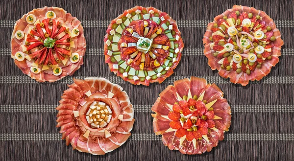 Traditional Welcome Garnished Appetizer Savory Dishes Exhibited Interlaced Dark Brown — Stock Photo, Image