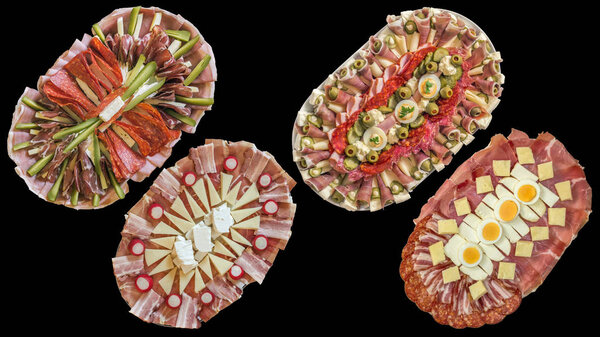 Коллекция из четырех традиционных блюд закуски с гарниром на черном фоне
