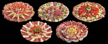 Beş tabak koleksiyonunu meze lezzetli yemekler siyah arka plan üzerine izole süslenmiş
