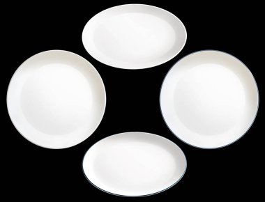 Siyah arka plan üzerine izole beyaz porselen tabak