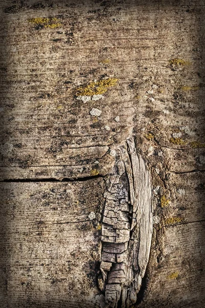 Viejo envejecido agrietado anudado madera de pino tableros de suelo viñeta grunge textura detalle —  Fotos de Stock