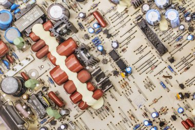 Devre Kartı Detayında Elektronik Bileşenler