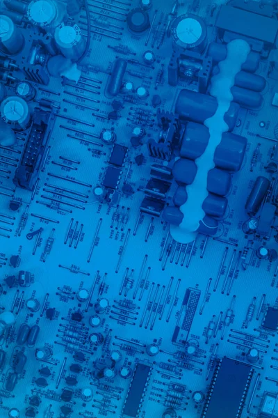 Blauw gekleurde computer micro circuit moederbord detail — Stockfoto