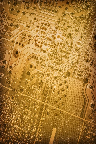 컴퓨터 전자 마이크로 회로 마더 보드 세부 금 색 흑백 비네팅 배경 — 스톡 사진
