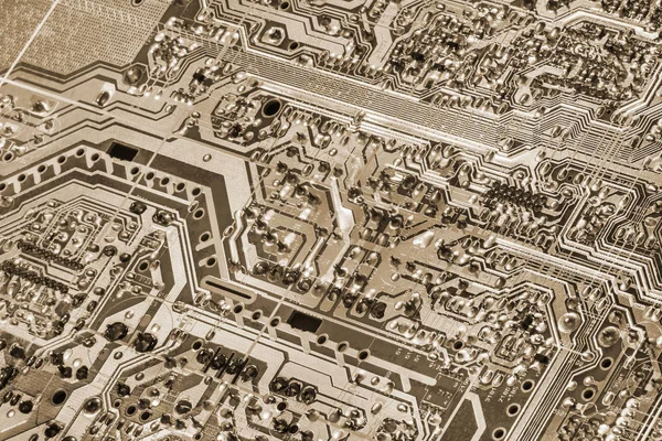 Компьютерная электронная микросхема материнской платы Деталь монохромного бежевого фона — стоковое фото