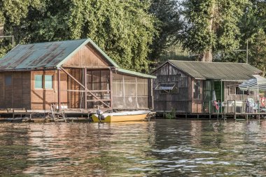 Sava Nehri 'nde Yüzen Raft Kulübeleri - Belgrad - Sırbistan
