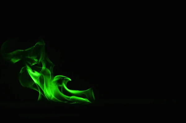 Hermosas Llamas Verdes Fuego Sobre Fondo Negro — Foto de Stock