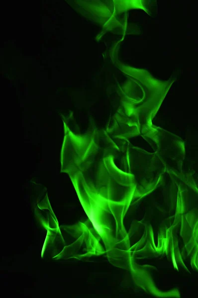 Hermosas Llamas Verdes Fuego Sobre Fondo Negro — Foto de Stock