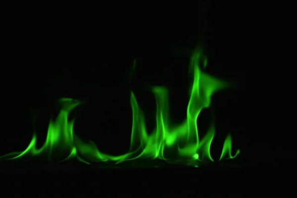 Hermosas Llamas Verdes Fuego Sobre Fondo Negro — Foto de Stock