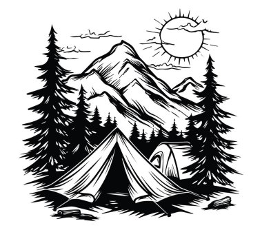 Çadır ve Çam ağaçlarıyla Manzaralı Dağ Kampı