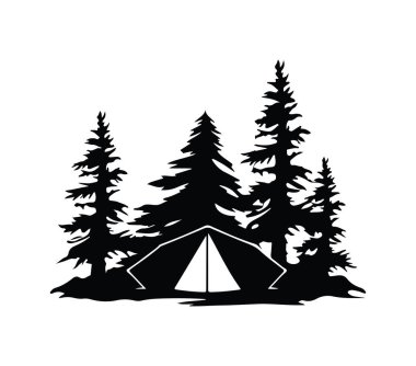 Uzun Evergreen Ağaçlarıyla çevrili Siyah Çadır Silueti