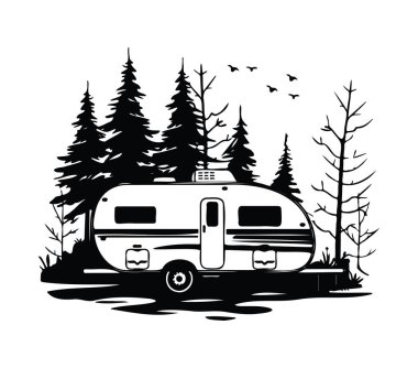 Çam Ağaçları ve Doğa Sahnesi ile çevrili Vintage Trailer