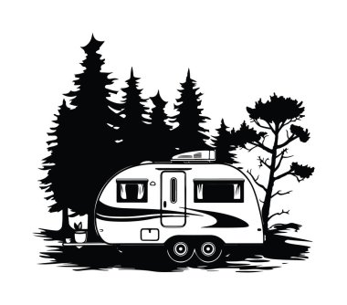 Ormandaki Uzun Çamlı Vintage Travel Trailer