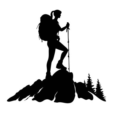 Sırt çantasıyla bir kayanın üzerinde duran bir kadın yürüyüşçünün silueti ve bir dağ zeminine karşı yürüyüş direği.