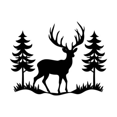 Günbatımında Sakin Bir Ormanda Çam Ağaçları Arasındaki Görkemli Geyiğin Silueti