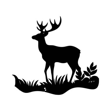 Görkemli Geyik Silueti Huzurlu Doğa Sahnesinde Yeşilliğin Ortasında Zarifçe Duruyor