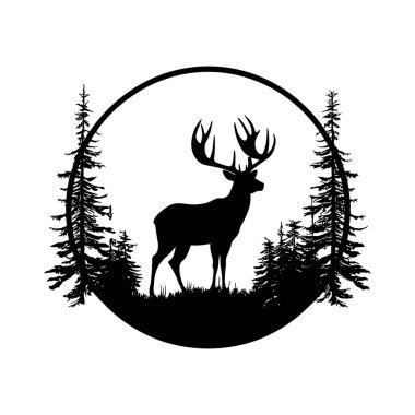 Doğayı Sevenler ve Vahşi Yaşam İçin Çerçeveli Uzun Çamlarla çevrili Görkemli Geyik Silueti