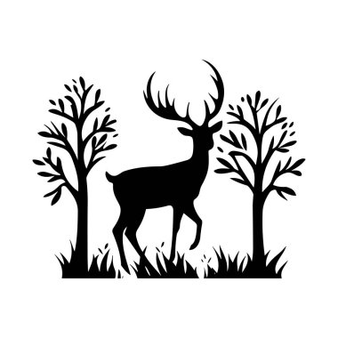 Yapraksı Ağaçlar ve Çimlerin Ortasında Doğal Bir Sahnede Görkemli Geyiğin Silueti