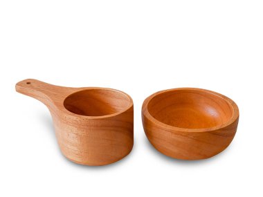 Ahşap kase beyaz arka plan üzerinde izole. (kırpma yolu)