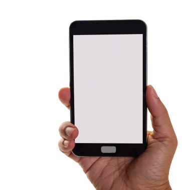 Beyaz arka plan üzerinde siyah cep telefonu tutan erkek el. (Bu kırpma yolu vardır