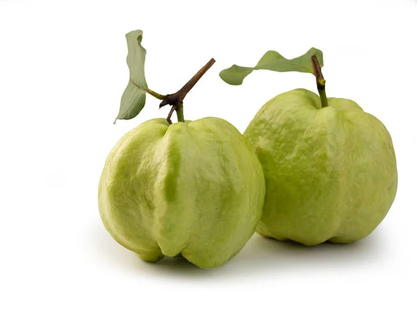 Beyaz Arka Plan Üzerinde Izole Guava Meyve Kırpma Yolu Vardır — Stok fotoğraf