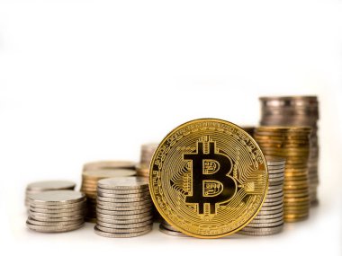 Bitcoin altın sikke, beyaz arka plan üzerinde. (Sanal cryptocurrency kavramı)