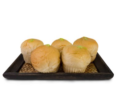 Dolgu beyaz zemin üzerine ekmek muhallebi pasta yaptım. (Bu kırpma yolu vardır)