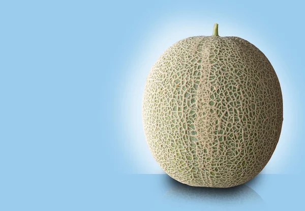Buah Melon pada latar belakang biru . — Stok Foto