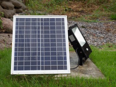 Güneş pili ile ampul.