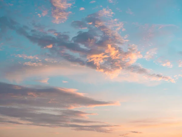 Blauwe Lucht Met Wolken Achtergrond Rechtenvrije Stockfoto's