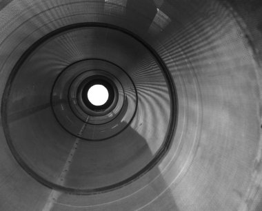 bulanık demir boru, içinde--dan görünüm