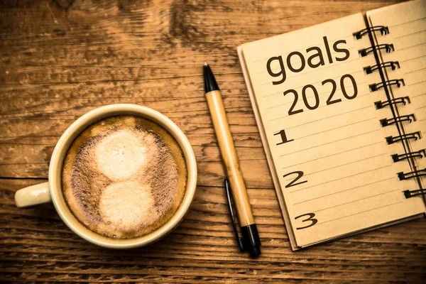 Κάτοψη Του Notebook Τους Στόχους Του 2020 Φλιτζάνι Καφέ Και — Φωτογραφία Αρχείου