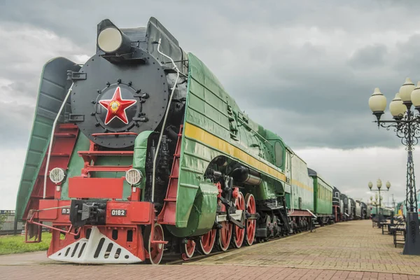 Sovjet Unie Stoomtrein Groen Met Rode Ster Dramatische Hemelachtergrond Omsk — Stockfoto