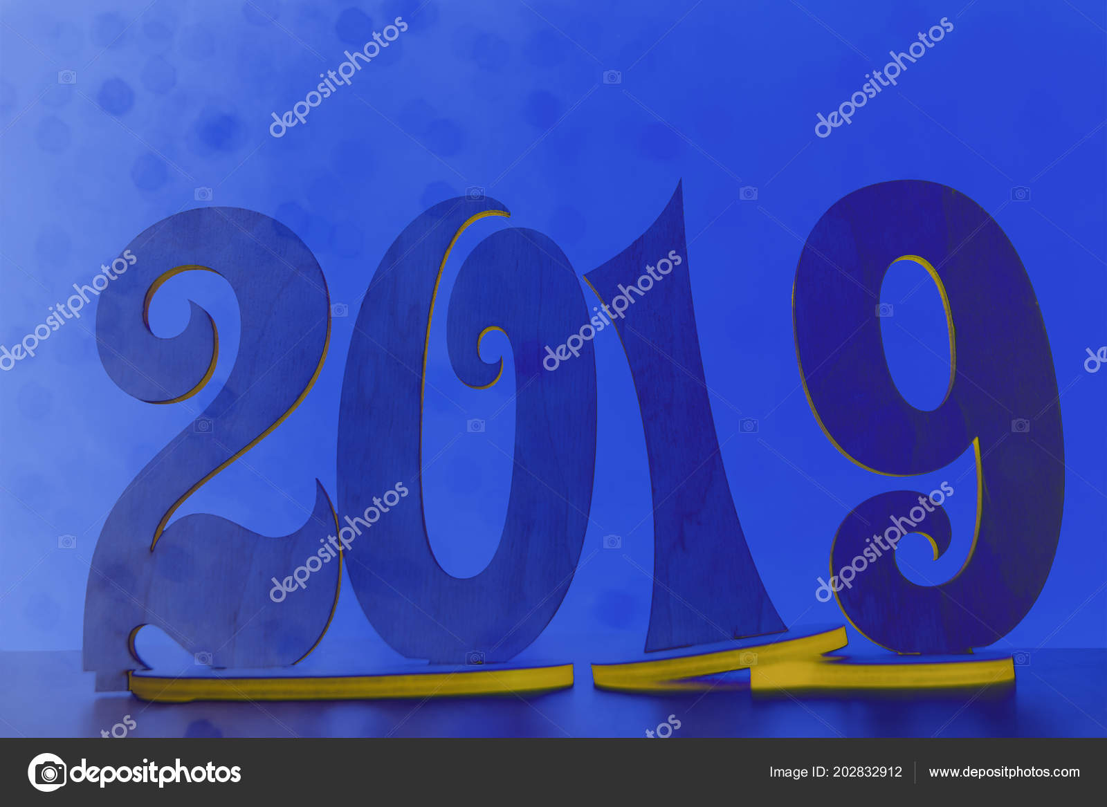 happy new year card 2019 wooden number 2019 year stockfoto happy new year photo cards