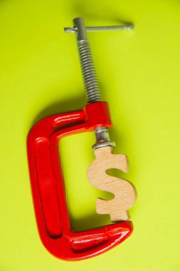 G kelepçe ve ahşap dolar izole işareti