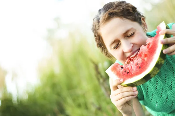 Young Redhead Girl Sitting Sunny Green Grass Slice Watermelon Smiling — Stock Photo, Image