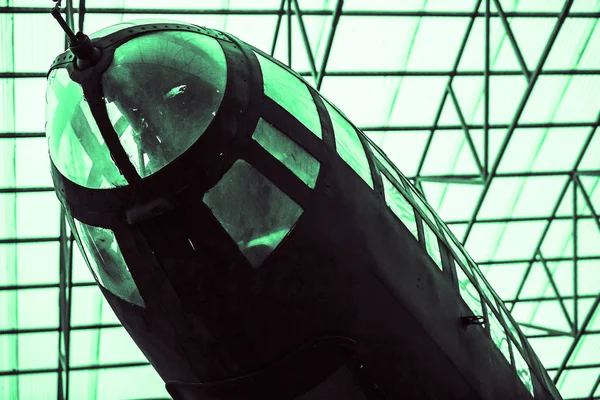 Eski Jet Avcı Uçağı Burun Mavi Gökyüzü Karşı Askeri Uçak — Stok fotoğraf