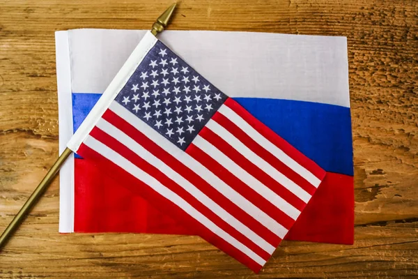 American Flag Russian Flag Wooden Table Background — Stock Photo, Image