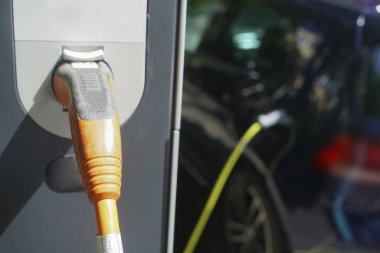 Elektrikli araç şarj istasyonu, güç kaynağı, seçici odak