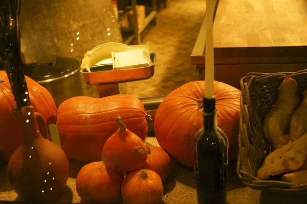 Świeca Butelkę Prezentacja Wielu Dynie Wesołego Halloween — Zdjęcie stockowe