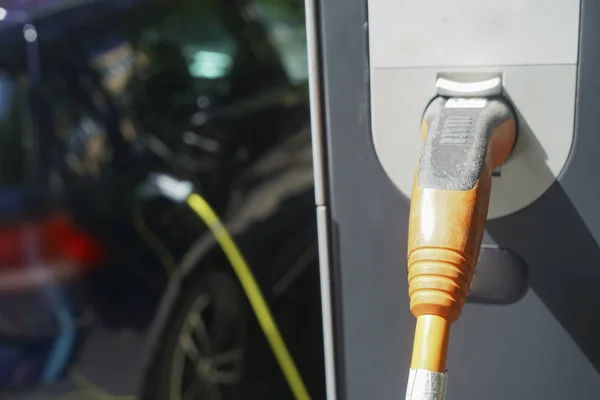 Estación Carga Vehículos Eléctricos Fuente Alimentación Enfoque Selectivo — Foto de Stock